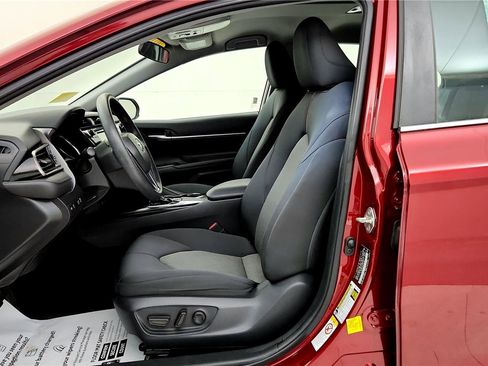 Used 2019 Toyota Camry LE w/ Carpet Mat Package image 25