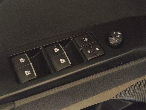 Used 2020 Toyota Camry SE FWD image 27