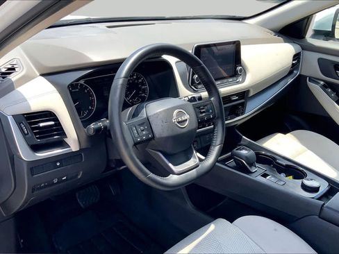 Used 2025 Nissan Rogue SV AWD/4WD image 18