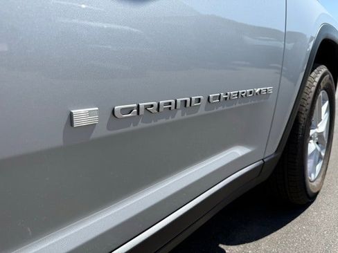 New 2025 Jeep Grand Cherokee Laredo X w/ Luxury Tech Group I image 9