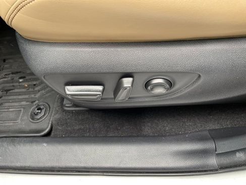 Used 2021 Toyota RAV4 Limited image 14