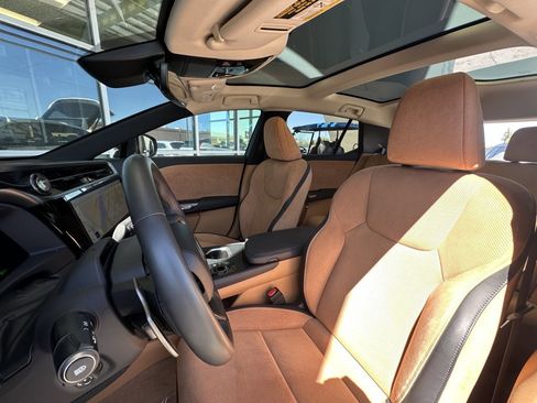 Used 2023 Lexus RZ 450e Premium image 32