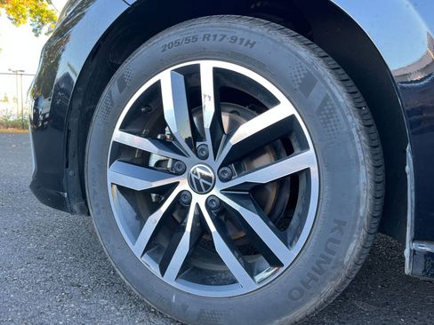 Used 2025 Volkswagen Jetta SE image 30