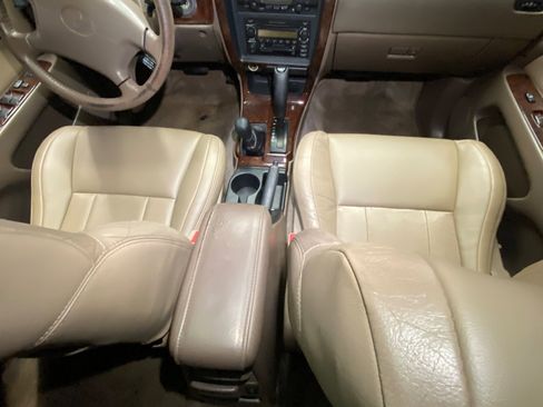 Used 2001 Toyota 4Runner Limited image 8