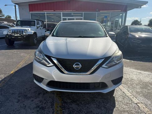 Used 2019 Nissan Sentra SV FWD image 2