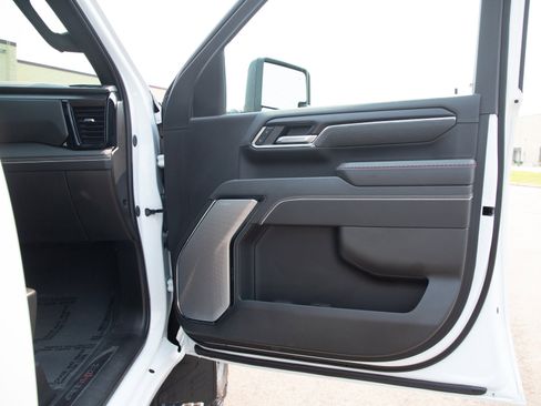 Used 2024 GMC Sierra 2500 AT4X AWD/4WD image 9