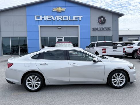 Used 2017 Chevrolet Malibu LT w/ Leather Package FWD image 7
