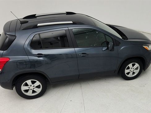 Used 2022 Chevrolet Trax LT w/ LT Convenience Package image 38