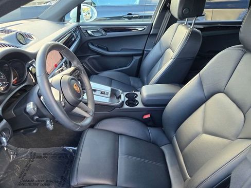Used 2025 Porsche Macan image 27