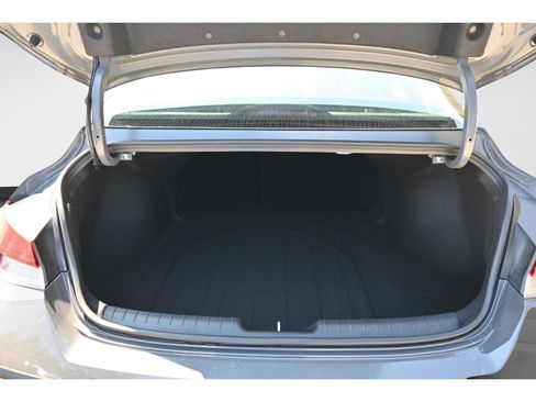 New 2025 Hyundai Elantra Limited image 9