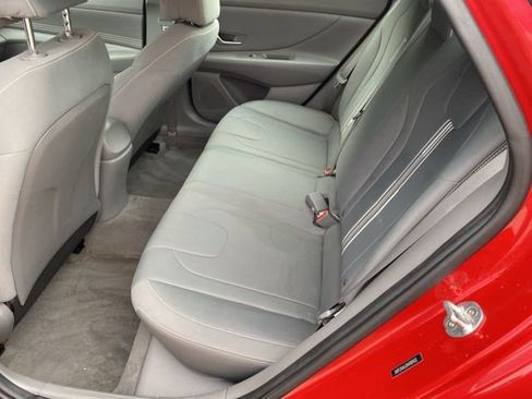 Used 2022 Hyundai Elantra SEL w/ Convenience Package FWD image 21