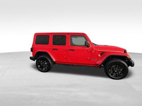 Used 2025 Jeep Wrangler Unlimited Sahara w/ Safety Group image 33