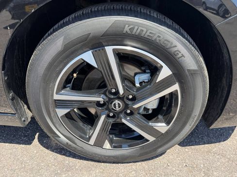Used 2025 Nissan Sentra SV FWD image 28