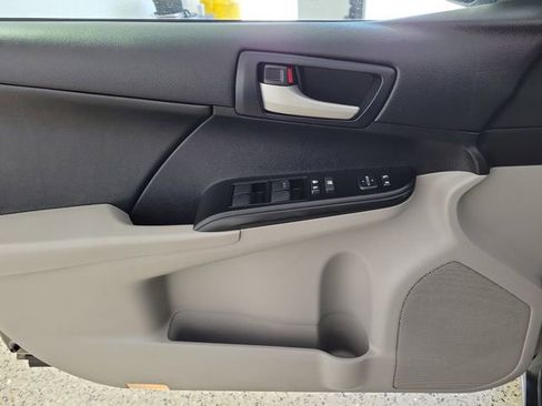Used 2014 Toyota Camry LE image 21