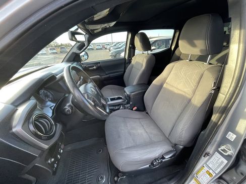Used 2017 Toyota Tacoma SR image 23