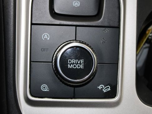 Used 2023 Ford Explorer XLT image 46