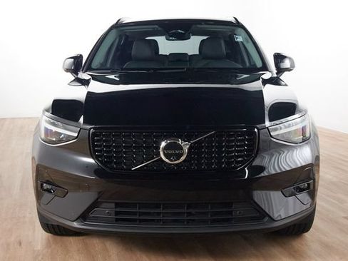 Certified 2026 Volvo XC40 B5 Plus AWD/4WD image 2