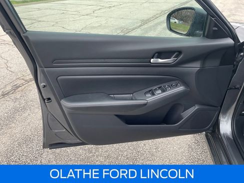 Used 2025 Nissan Altima 2.5 SV FWD image 10