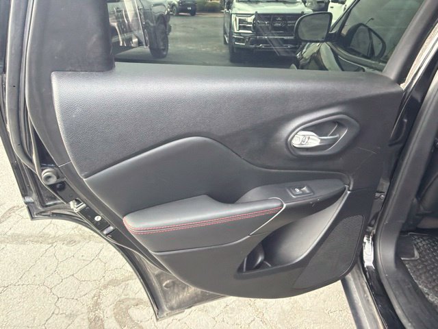 Used 2021 Jeep Cherokee Trailhawk AWD/4WD image 22