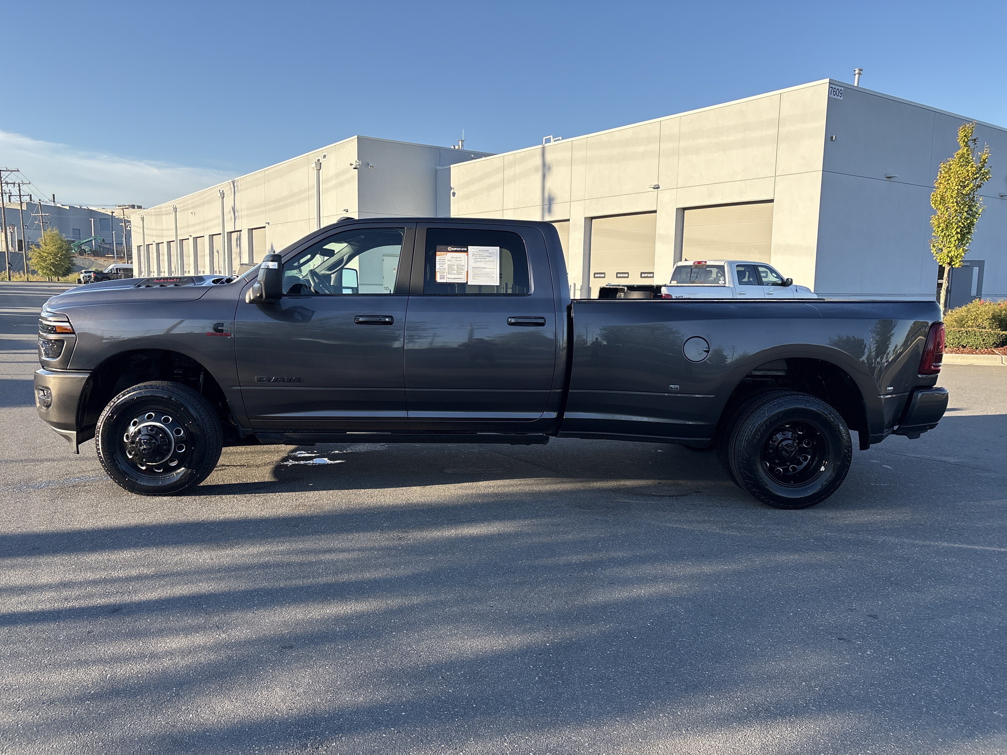 Used 2025 RAM 3500 Laramie AWD/4WD image 6