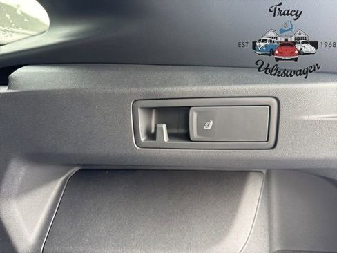 New 2025 Volkswagen Tiguan SE R-Line image 25