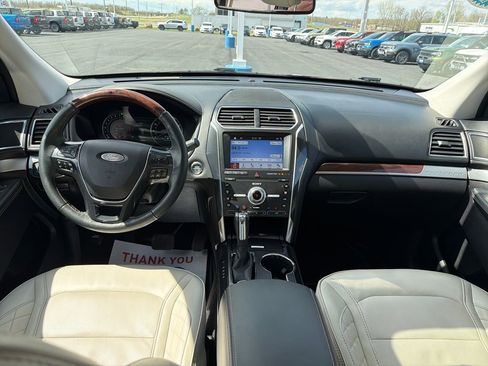 Used 2019 Ford Explorer Platinum AWD/4WD image 12