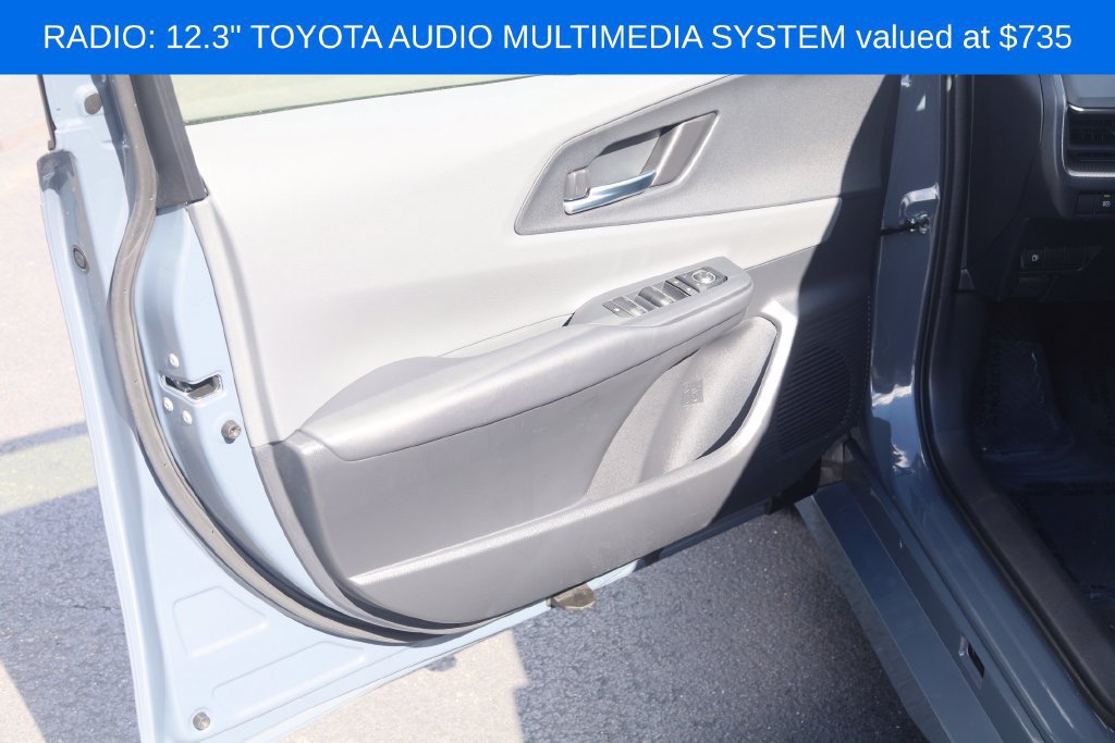Used 2026 Toyota Prius XLE FWD image 4