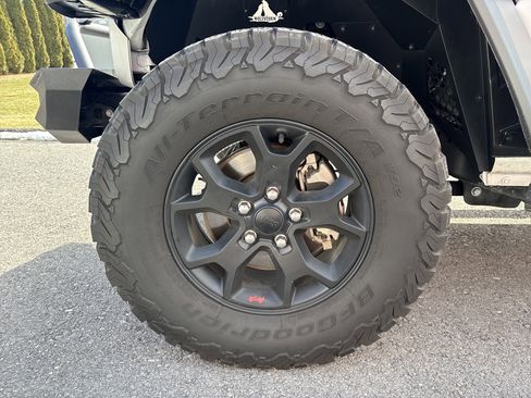 Used 2022 Jeep Wrangler Unlimited Rubicon w/ Cold Weather Group image 11