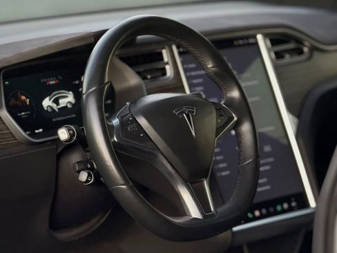 Used 2016 Tesla Model X Performance image 13