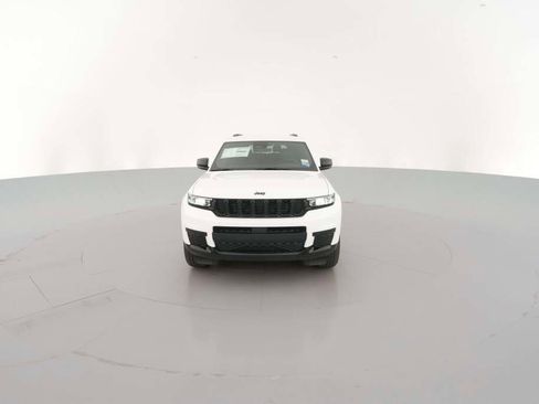 New 2025 Jeep Grand Cherokee L Altitude image 2