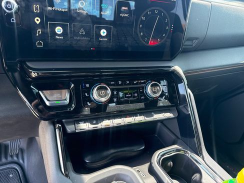 Used 2025 GMC Sierra 2500 AT4 w/ AT4 Premium Plus Package AWD/4WD image 28