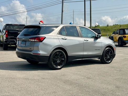 Used 2023 Chevrolet Equinox LS w/ LS Convenience Package AWD/4WD image 4