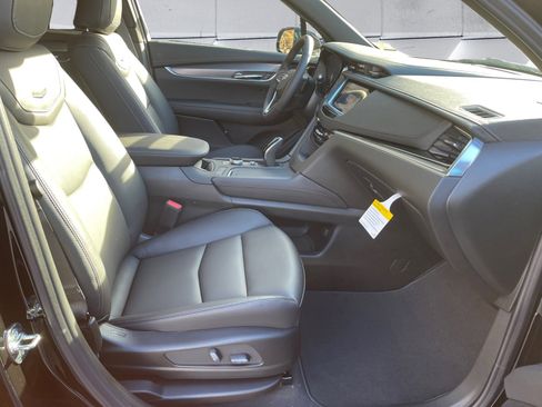 New 2025 Cadillac XT6 Luxury image 16