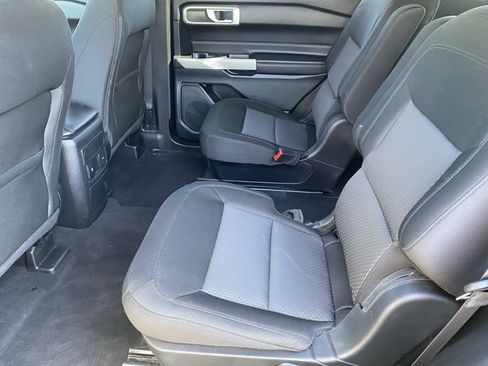 Used 2023 Ford Explorer XLT AWD/4WD image 18