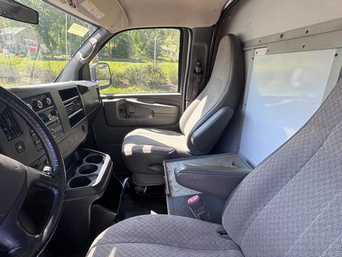 Used 2014 Chevrolet Express 3500 RWD image 9