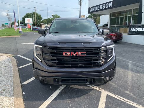 Used 2022 GMC Sierra 1500 Elevation AWD/4WD image 2