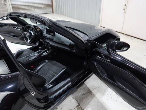 Used 2025 MAZDA MX-5 Miata RF Club RWD image 12