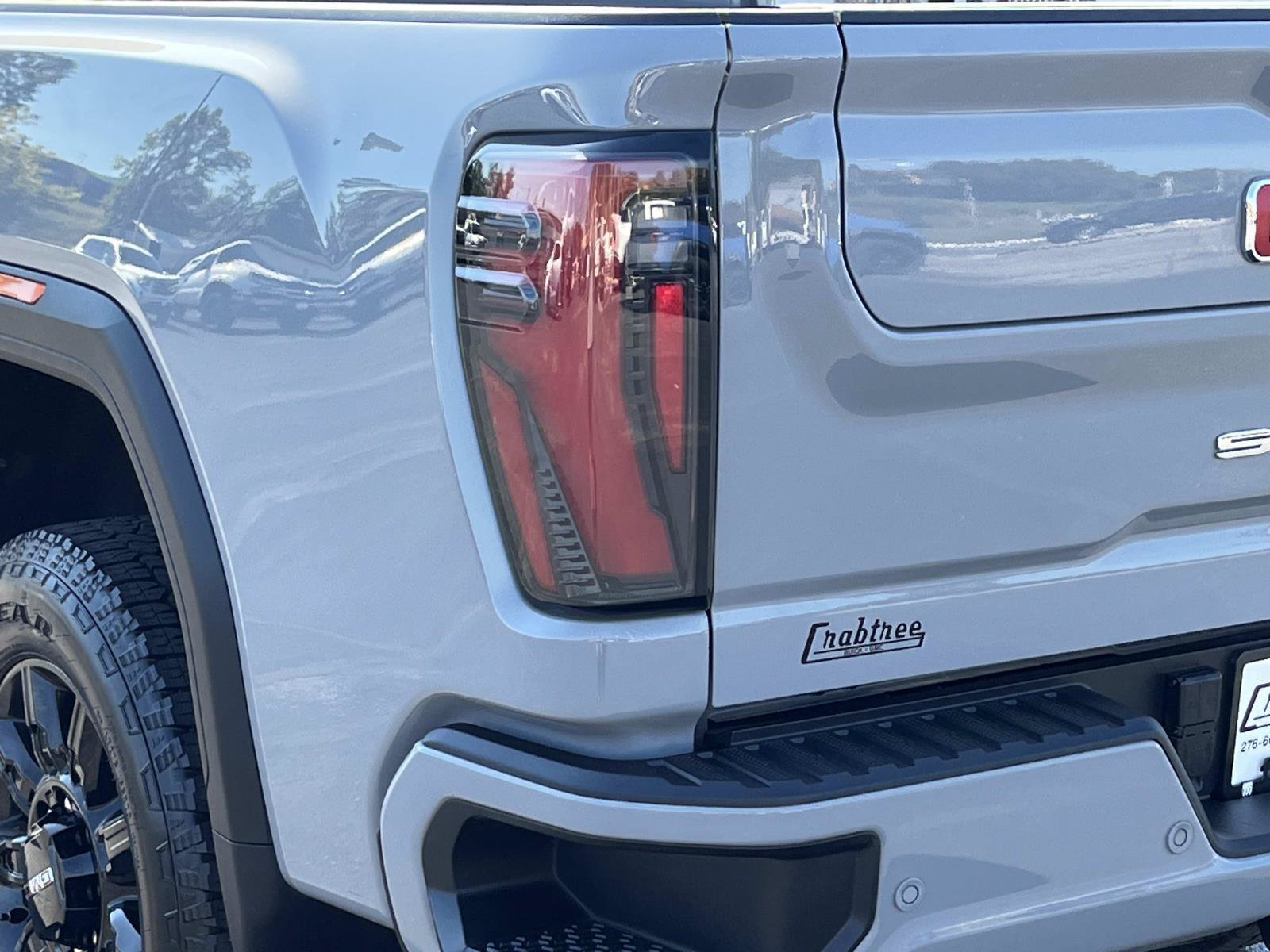 Used 2024 GMC Sierra 2500 AT4 w/ AT4 Preferred Package AWD/4WD image 5