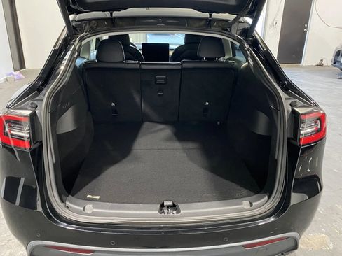 Used 2021 Tesla Model Y 2WD image 8
