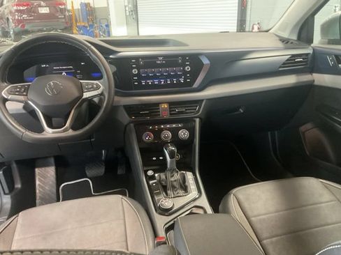 Used 2023 Volkswagen Taos SE AWD/4WD image 17