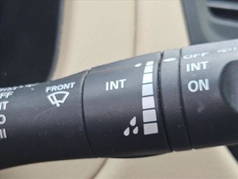 Used 2019 Nissan Pathfinder SV FWD image 9