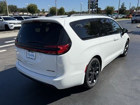 New 2026 Chrysler Pacifica Limited w/ S Appearance Package image 8