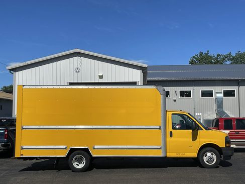Used 2021 GMC Savana 3500 Extended w/ Power Convenience Package RWD image 4