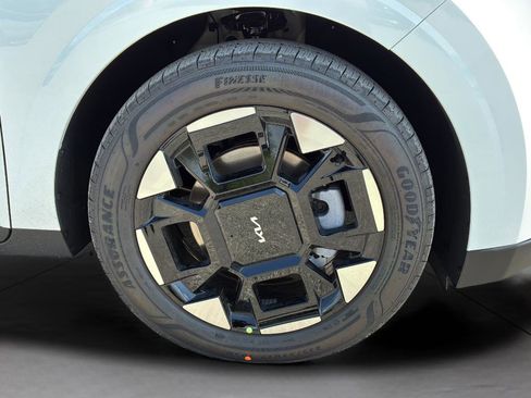 New 2026 Kia Carnival EX FWD image 32