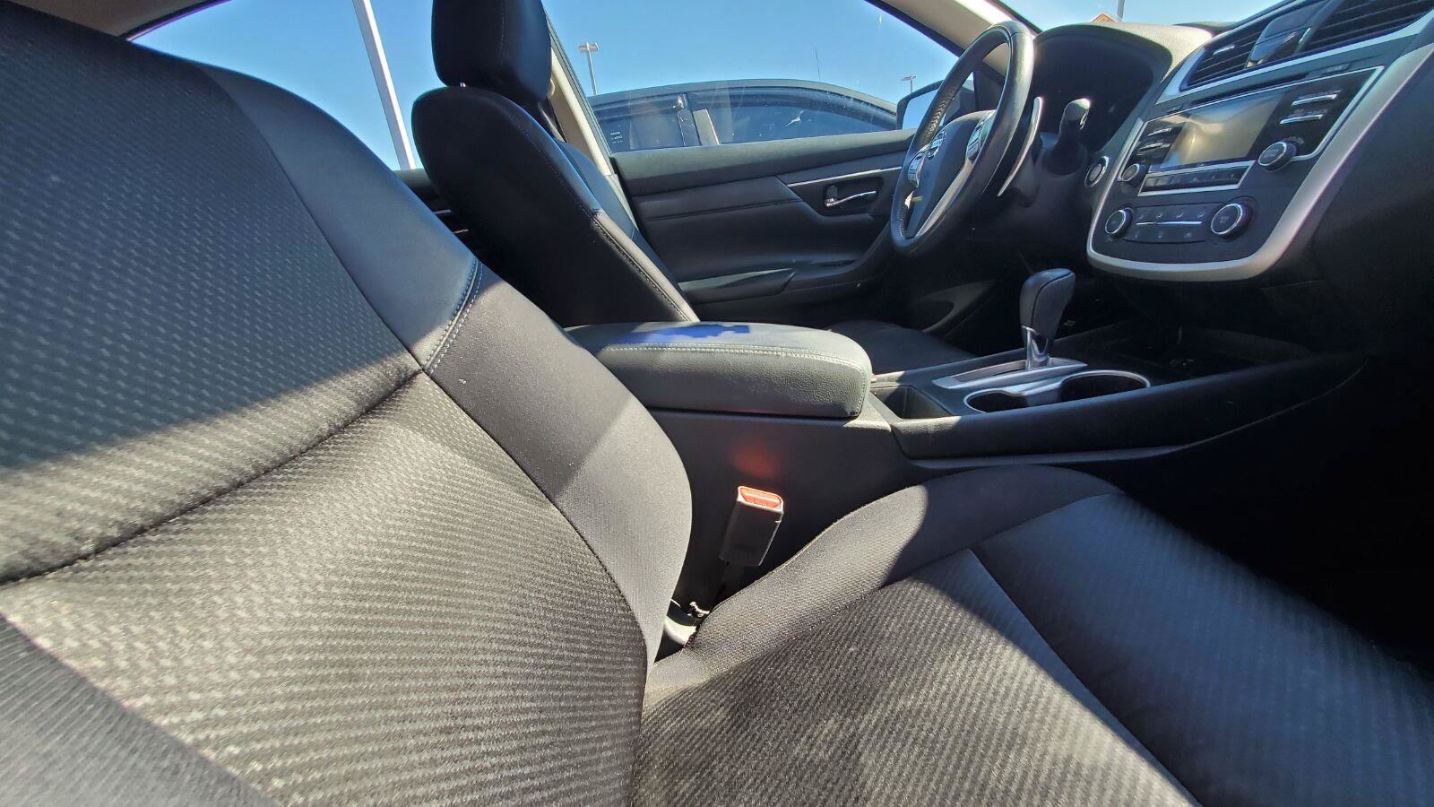 Used 2017 Nissan Altima 2.5 SR w/ Midnight Edition Package FWD image 4