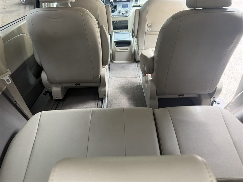 Used 2015 Toyota Sienna XLE w/ XLE Navigation Package AWD/4WD image 35