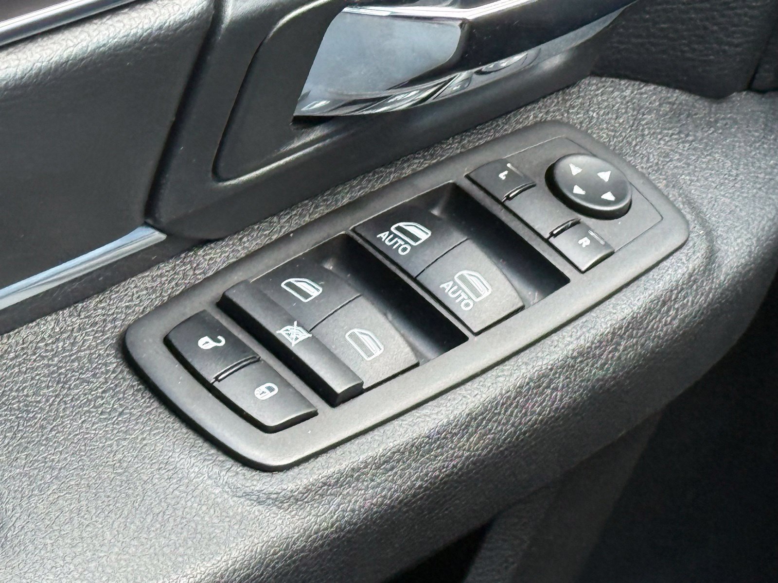 Used 2024 RAM 1500 Warlock AWD/4WD image 32