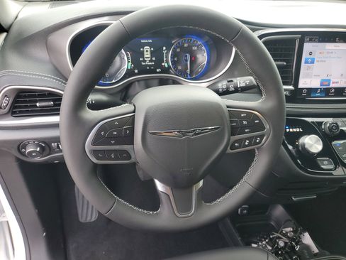 New 2026 Chrysler Pacifica Select image 14