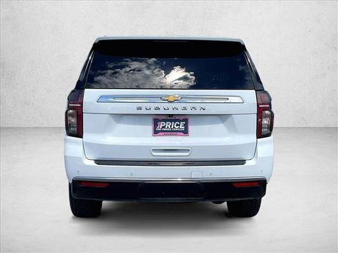 Used 2022 Chevrolet Suburban LS RWD image 4