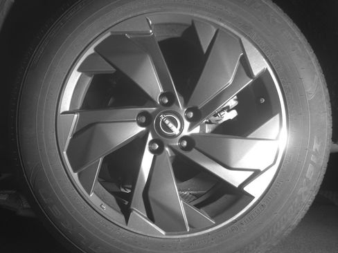 Used 2025 Nissan Rogue SV image 14